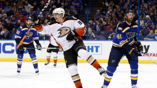 Edmundson scores with 20 seconds left, Blues top Ducks (Mar 10, 2017)