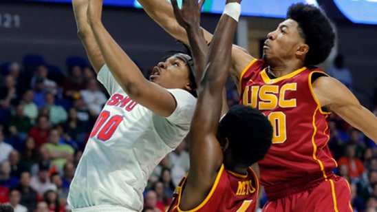 Southern Cal hits late 3, upsets 6th-seeded SMU in NCAAs (Mar 17, 2017)