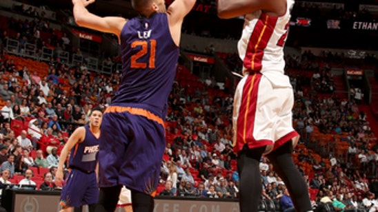 Whiteside gets hurt late, leads Heat past Suns, 112-97 (Mar 21, 2017)