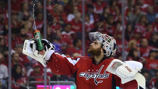 Ovechkin hits 30 goals, Winnik scores as Caps beat Coyotes (Mar 25, 2017)