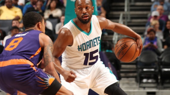 Walker scores 31, Hornets beat struggling Suns 120-106 (Mar 26, 2017)
