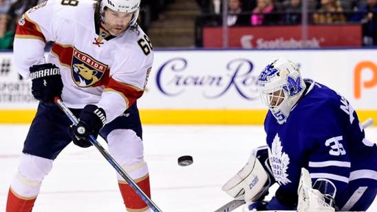 Matthews sets rookie scoring mark in Leafs' 3-2 win (Mar 28, 2017)