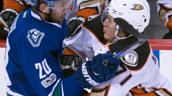 Perry, Eaves score early as Ducks down Canucks 4-1 (Mar 28, 2017)
