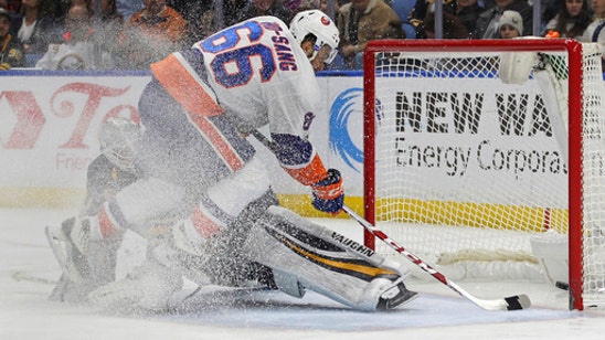 Lee scores 2 in Islanders' 4-2 win over Sabres (Apr 02, 2017)