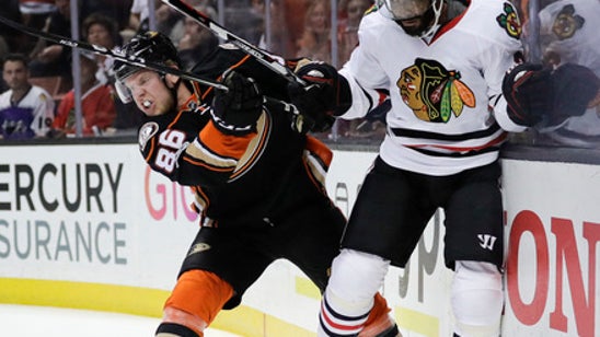 Ducks close in on Pacific with 4-0 win over resting 'Hawks (Apr 06, 2017)