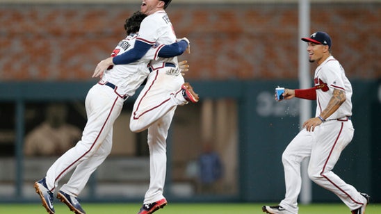 Freeman's 2 HRs, Swanson's hit lift Braves over Padres 5-4 (Apr 17, 2017)