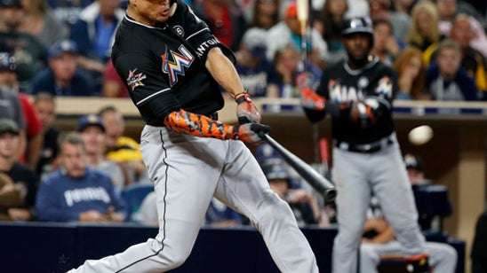 Gordon scores on wild play in 11th, Marlins beat Padres 6-3 (Apr 22, 2017)