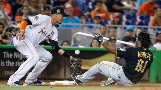 Cervelli leads balanced attack in Pirates' 12-2 win (Apr 28, 2017)