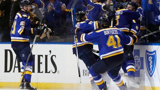 Tarasenko scores 2, Blues beat Predators 3-2 to even series (Apr 28, 2017)