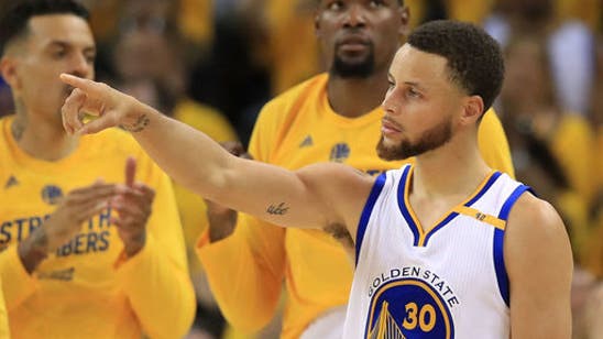 Green shows range, leads Warriors past Jazz for 2-0 lead (May 04, 2017)