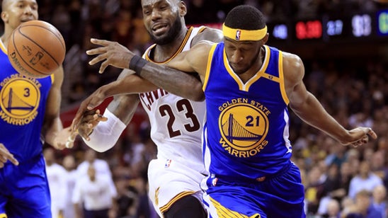 Perfect shot: Durant's late 3 gives Warriors 3-0 Finals lead (Jun 07, 2017)