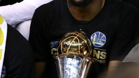 AP Source: Kevin Durant agrees to 2-year deal with Warriors