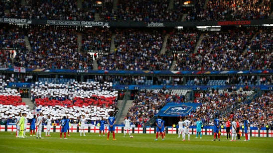 Players walk out to sound of Oasis song for France-England