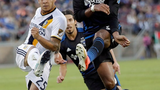 Salinas scores in stoppage time, Earthquakes beat Galaxy 2-1 (Jul 01, 2017)