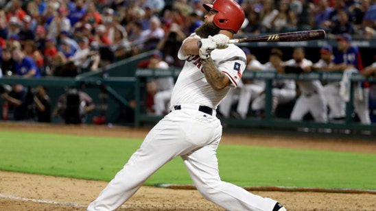 Indians, Mike Napoli agree to minor league contract