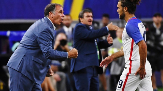 Bruce Arena blends intense demands with humor to lead US
