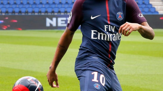 Neymar provides pre-match show, with PSG debut put on hold