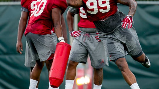 AP source: Alabama lineman Raekwon Davis shot at bar