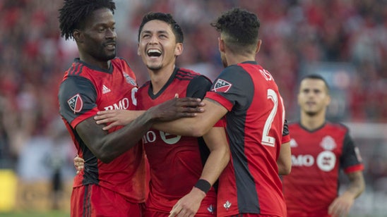 Nicolas Hasler breaks tie, Toronto FC beats Fire 3-1 (Aug 19, 2017)