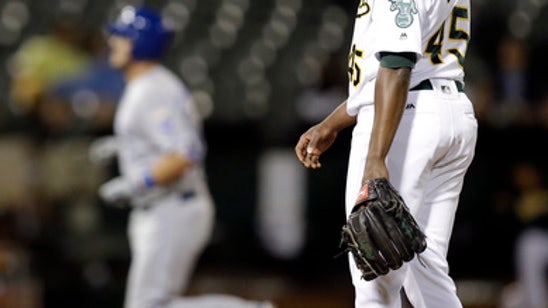 Gallagher hits slam for 1st MLB homer, Royals beat A's 6-2 (Aug 14, 2017)