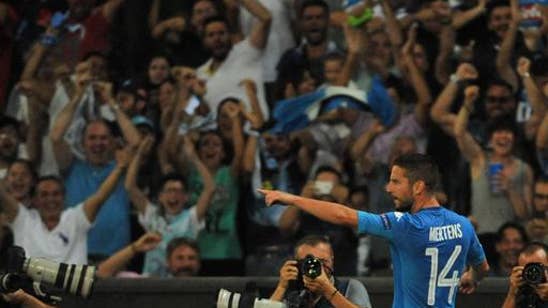 Napoli beats 9-man Nice 2-0, closes in on Champions League