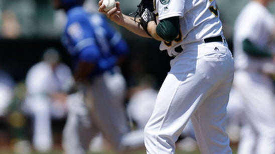 Alex Gordon's go-ahead single in 9th lifts Royals past A's (Aug 16, 2017)