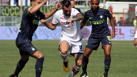 Inter Milan leaves it late to beat Crotone and stay perfect