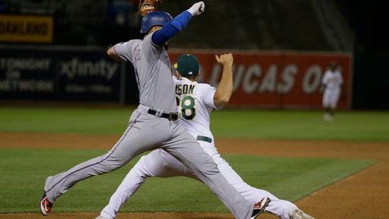 Maxwell kneels for anthem, Davis belts 40th as A's top Texas (Sep 23, 2017)