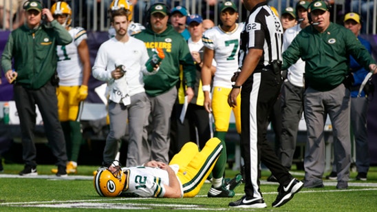 Rodgers breaks collarbone, Winston also hurts shoulder