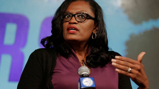 Clemson, Smith grinding in shadow cast by Staley, Gamecocks