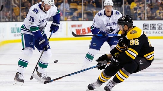Bergeron leads Bruins over Canucks 6-3 with goal, 3 assists (Oct 19, 2017)