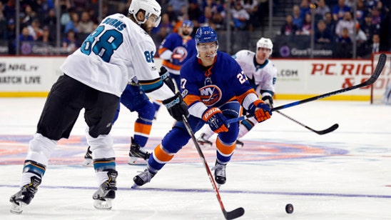 Lee has 2 goals, assist as Islanders beat Sharks 5-3 (Oct 21, 2017)