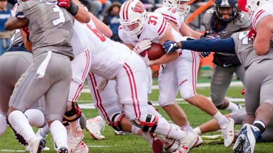 No. 5 Wisconsin holds off Illinois 24-10, stays unbeaten (Oct 28, 2017)