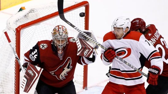 Keller helps Arizona beat Carolina 2-1 for 2nd win (Nov 04, 2017)