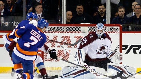 Lindgren makes 38 saves, Canadiens beat Blackhawks 2-0