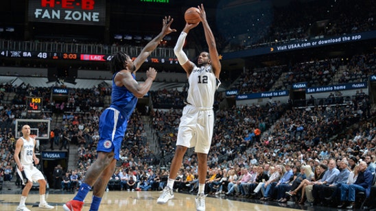 Aldridge leads Spurs' barrage against Clippers, 120-107 (Nov 07, 2017)