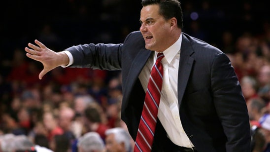 Trier scores career-high 32, No. 3 Arizona opens with rout (Nov 10, 2017)