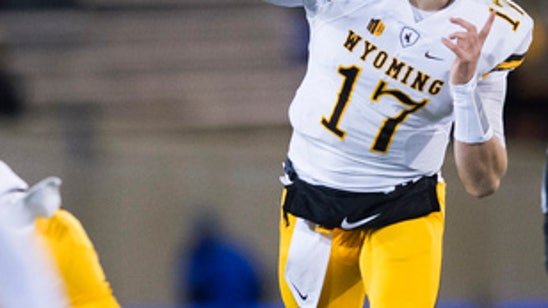 Wyoming QB Josh Allen has injured throwing shoulder