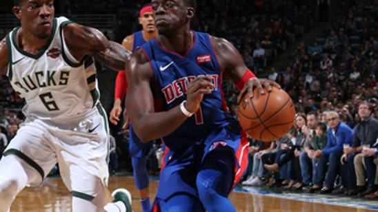 Middleton scores 27, Bucks block 16 shots, top Pistons 99-95 (Nov 15, 2017)