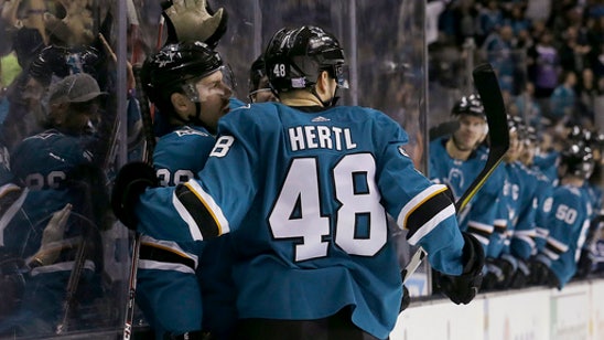 Couture scores twice as Sharks top Jets 4-0 (Nov 25, 2017)