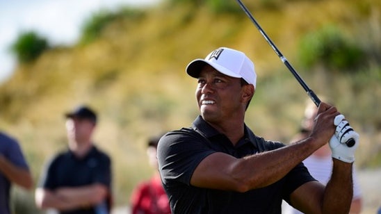 Woods atop leaderboard, but only briefly in the Bahamas