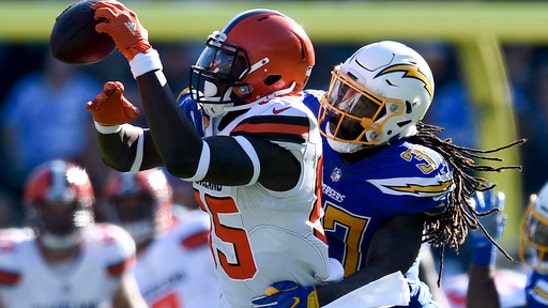 Hayward plays with heavy heart as Chargers beat Browns 19-10