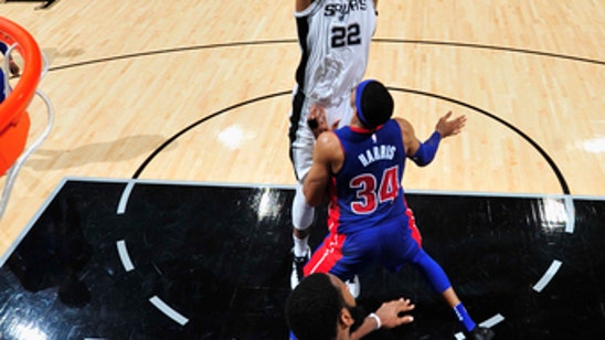 Aldridge's double-double rallies Spurs past Pistons 96-93 (Dec 04, 2017)