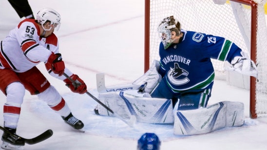 Markstrom gets 1st NHL shutout, Canucks blank Hurricanes 3-0 (Dec 05, 2017)