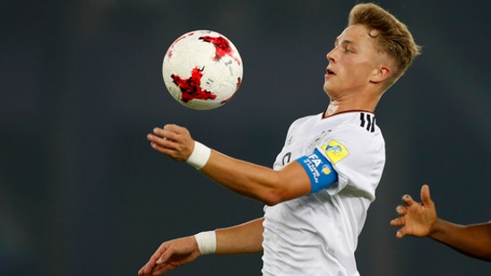 Hamburg hopes pinned on 17-year-old Jann-Fiete Arp