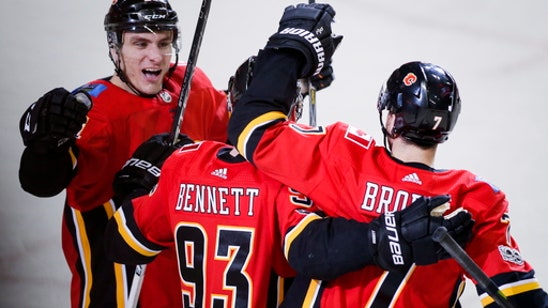 Bennett scores late in third, Flames beat Canucks 4-2 (Dec 09, 2017)