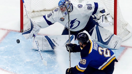 Lightning blank Blues 3-0 in matchup of NHL's top 2 teams