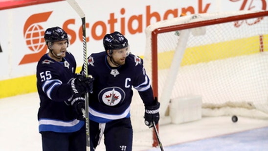 Hellebuyck stops 24 shots, Jets beat Blues 4-0 (Dec 17, 2017)