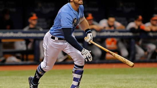 Giants acquire Evan Longoria from Rays for 4 players