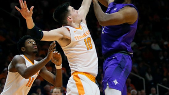 No. 21 Tennessee squeaks past Furman 66-61 (Dec 20, 2017)